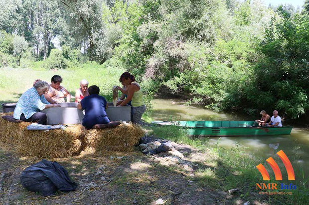 КАО НЕКАД, СВИЊСКИМ САПУНОМ: Перу вуну на стари начин